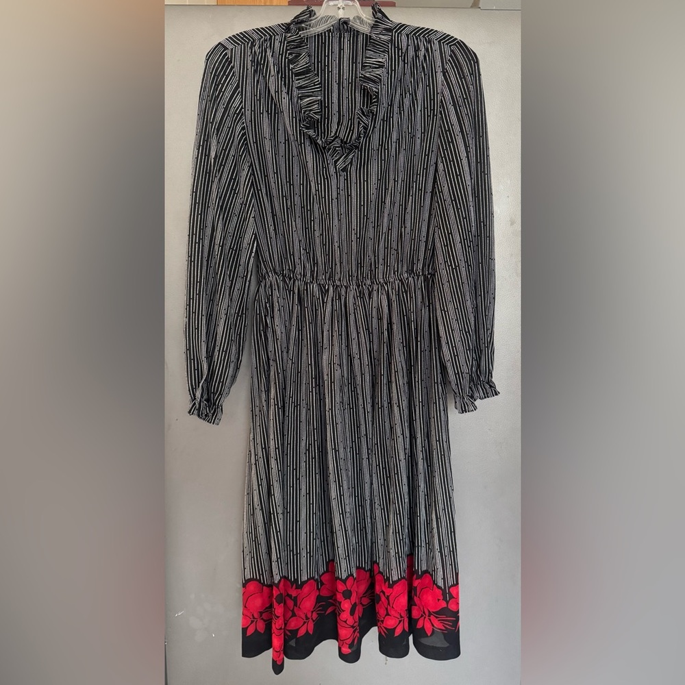 Vintage 1980’s dress with ruffles - black and white - size 4